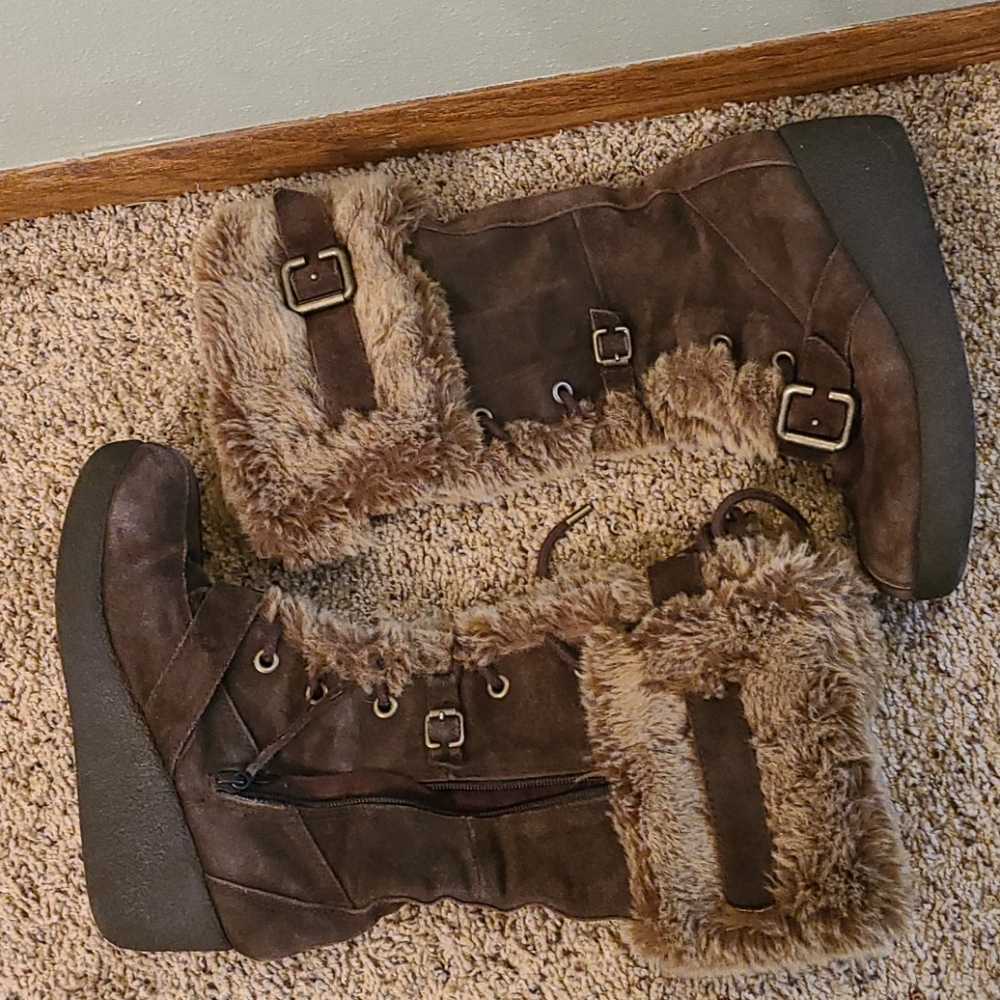 Leather with faux fur trim wedge boots - Picture 3 of 7